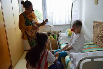 Červené nosy medzi nami