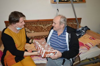 Koľko lásky sa zmestí do krabice od topánok