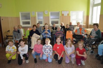 Október – mesiac úcty k starším